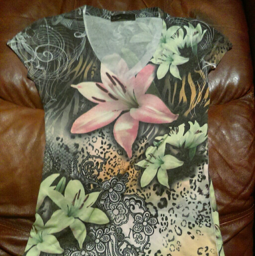Floral V-cut shirt
